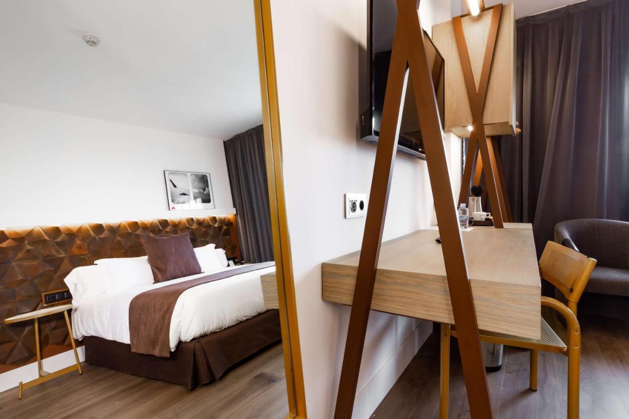 Standard Zimmer mit 1 Kingsize-Bett und Etagenbett - Nichtraucher