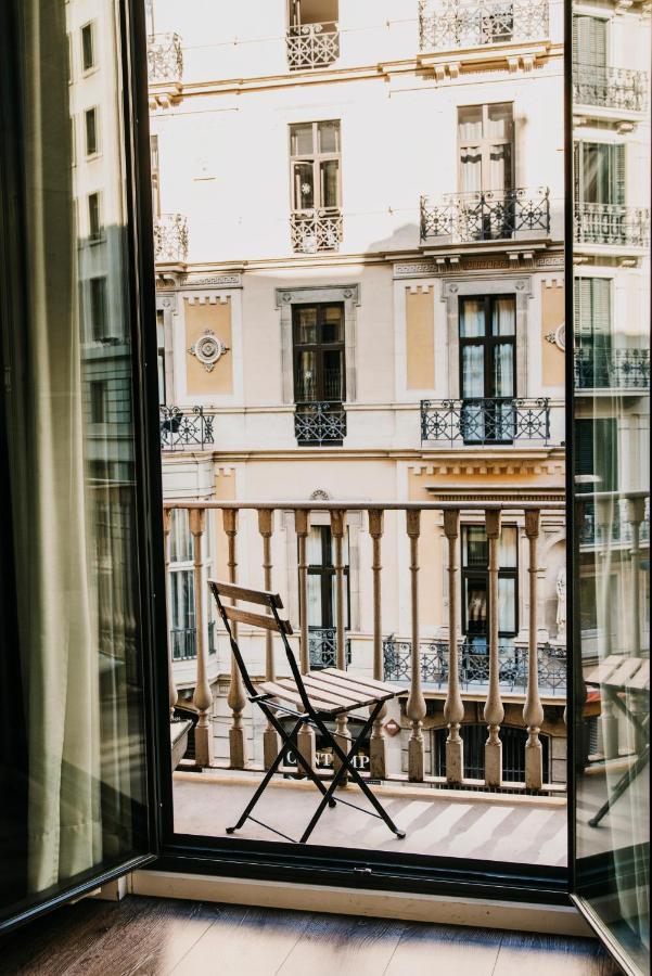 Doppel-/Zweibettzimmer mit Balkon