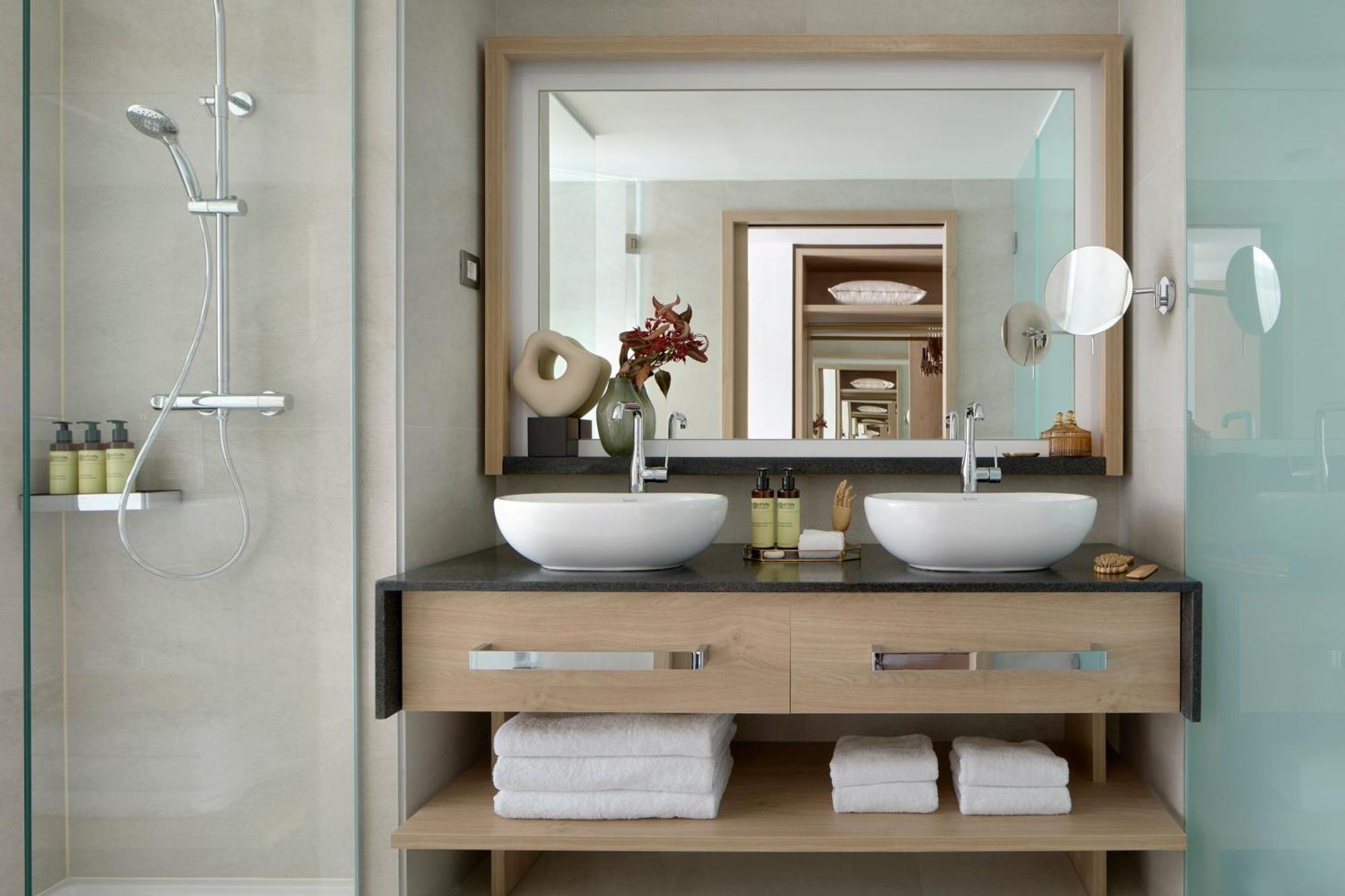Beyond ME+ Suite mit 2 Schlafzimmern und Whirlpool