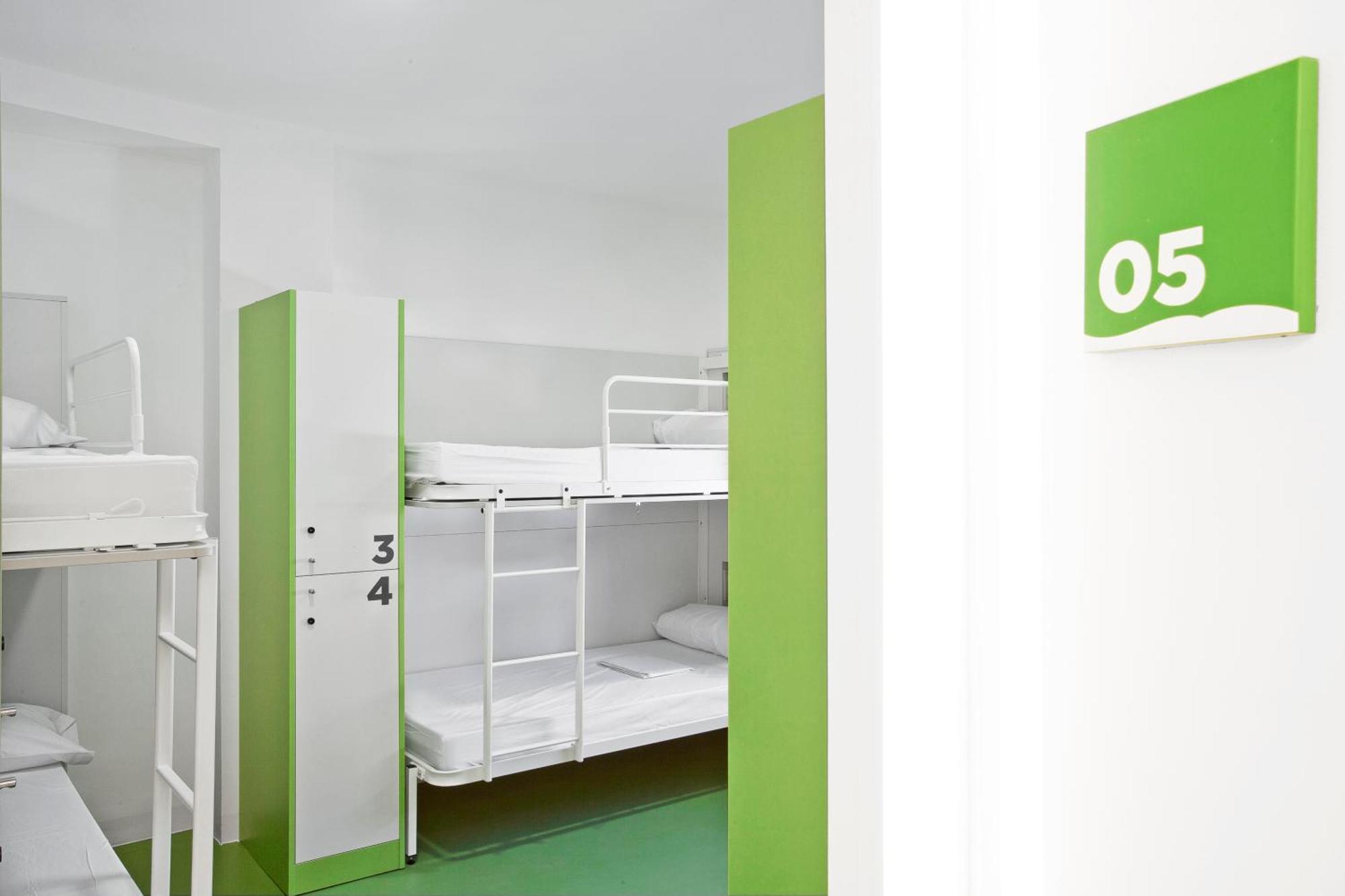 Bed 8-Bed Dormitory Room