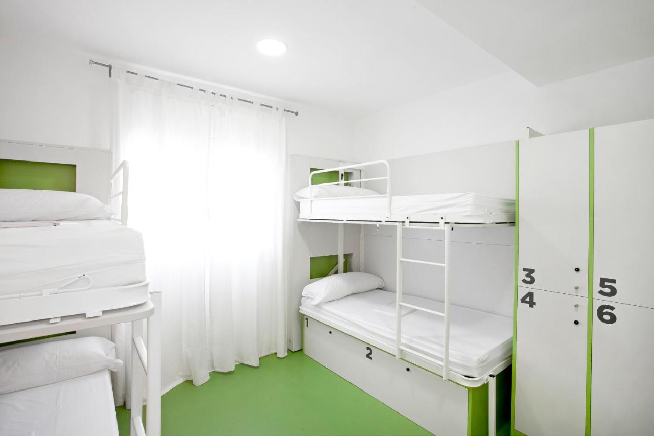 Bed 6-Bed Female Dormitory Room
